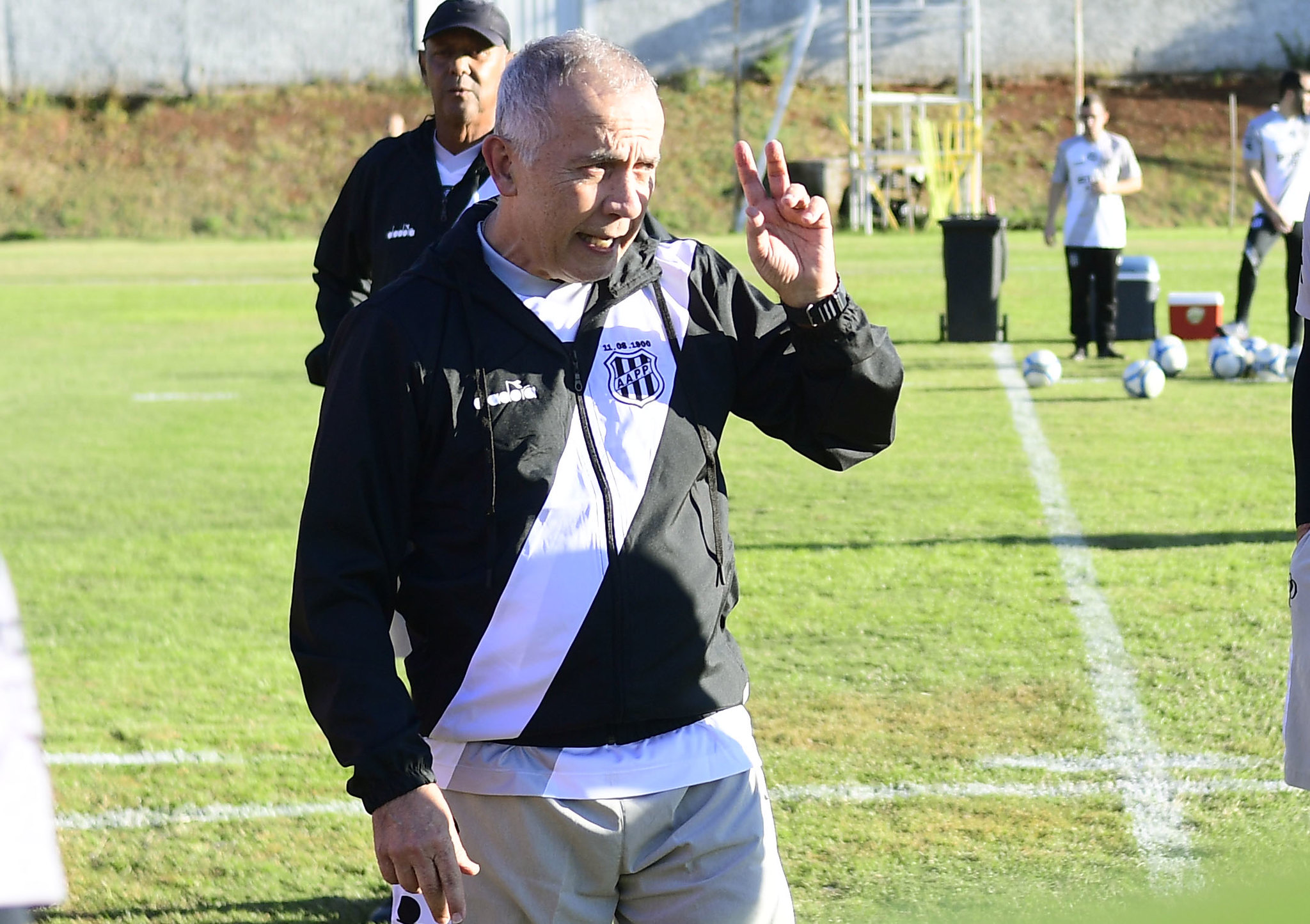 Sem Jeh, Nelsinho Baptista prepara Ponte Preta para encerar o Novorizontino