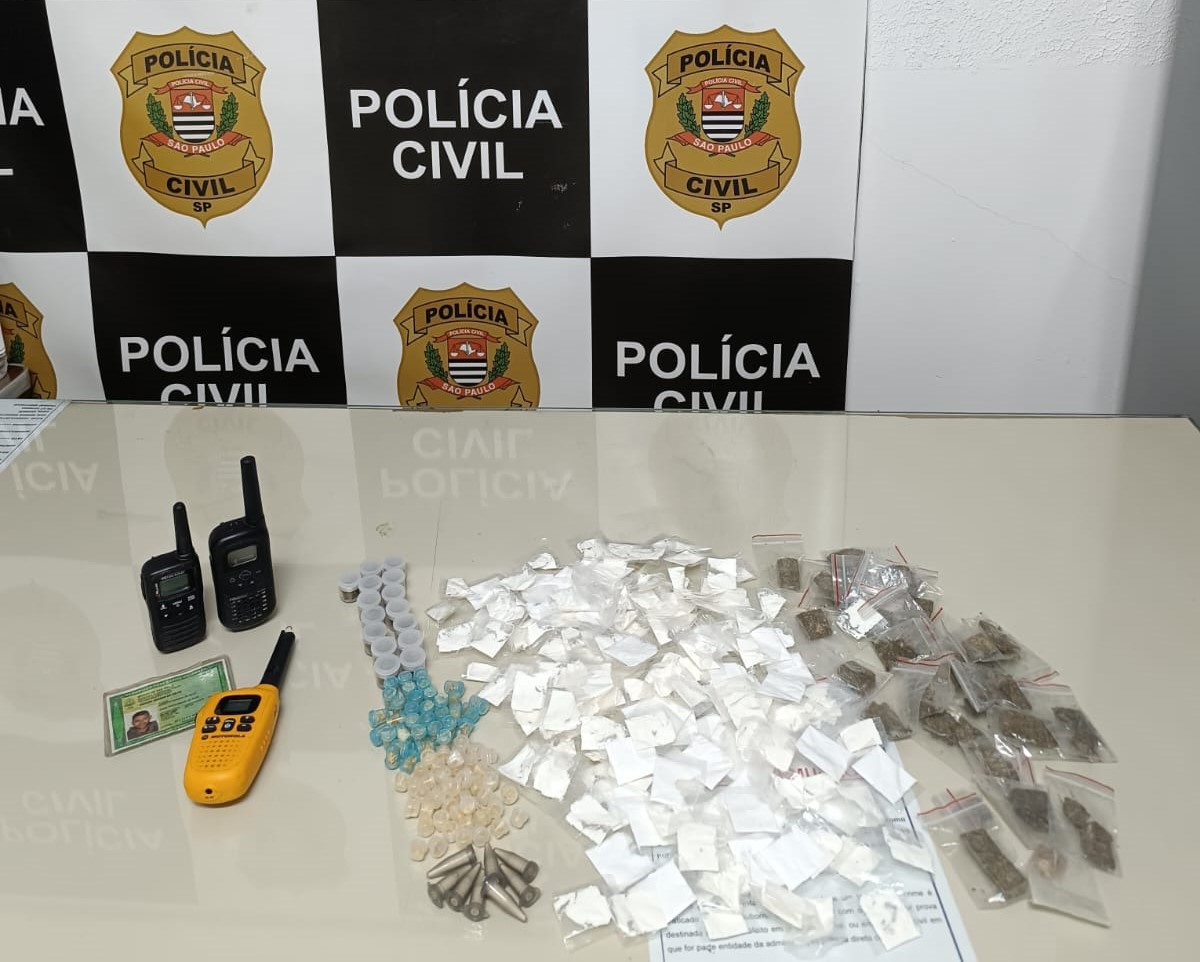 Polícia apreende adolescente com mais de 150 porções de drogas em frente à escola em Campinas 