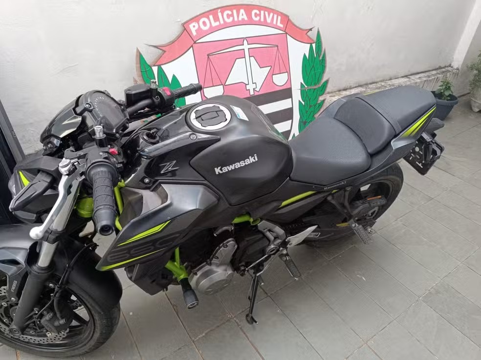 Polícia prende trio suspeito de roubo de motos; grávida foi detida 