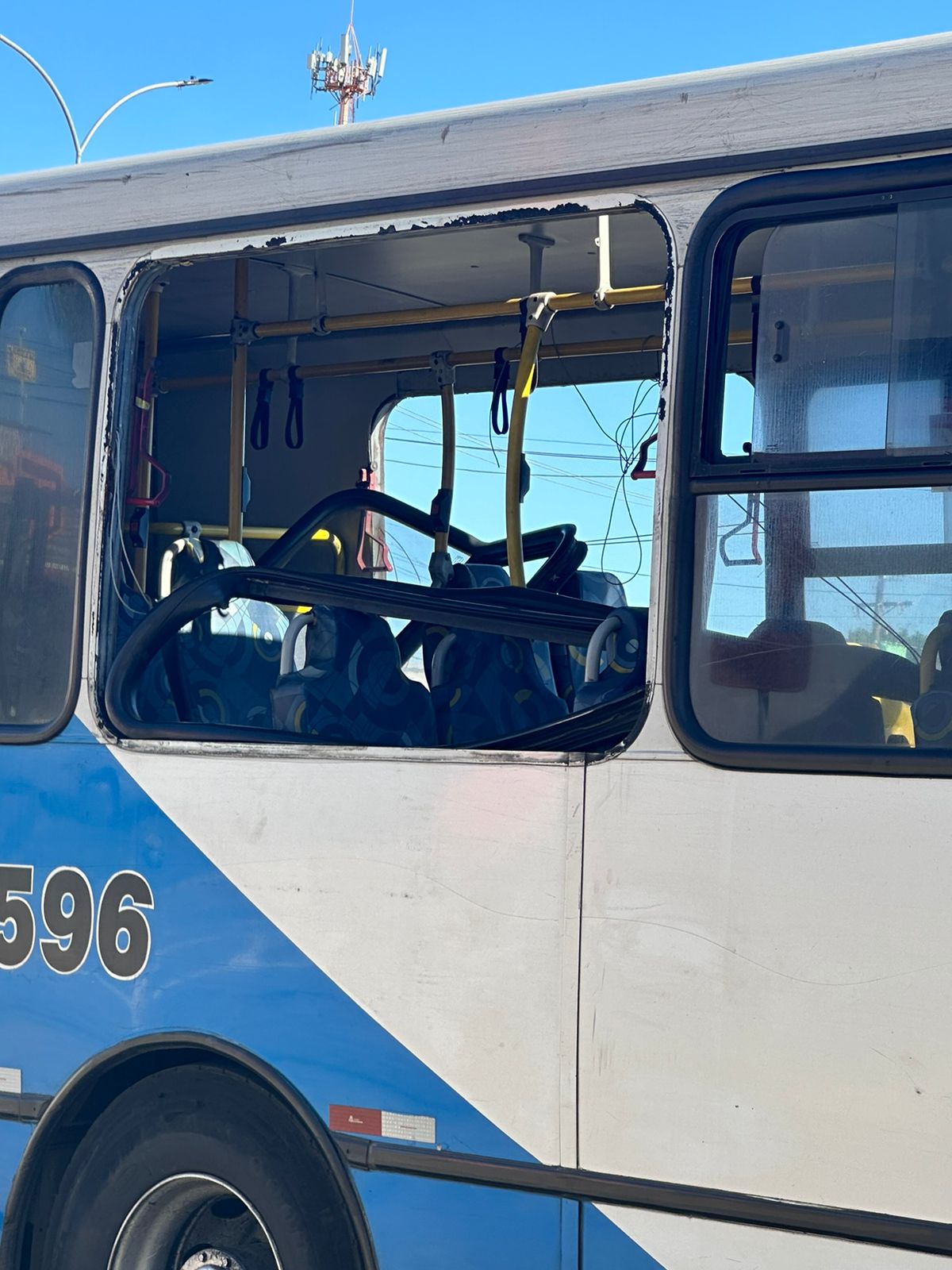 15 pessoas são detidas após vandalizar ônibus no Ouro Verde