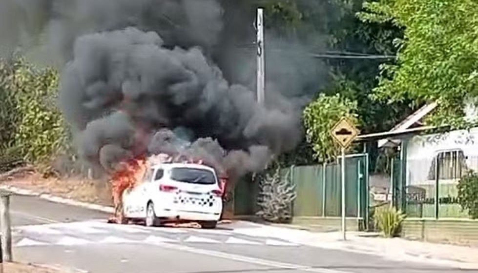 Viatura da PM pega fogo em São Pedro; ninguém ficou ferido 