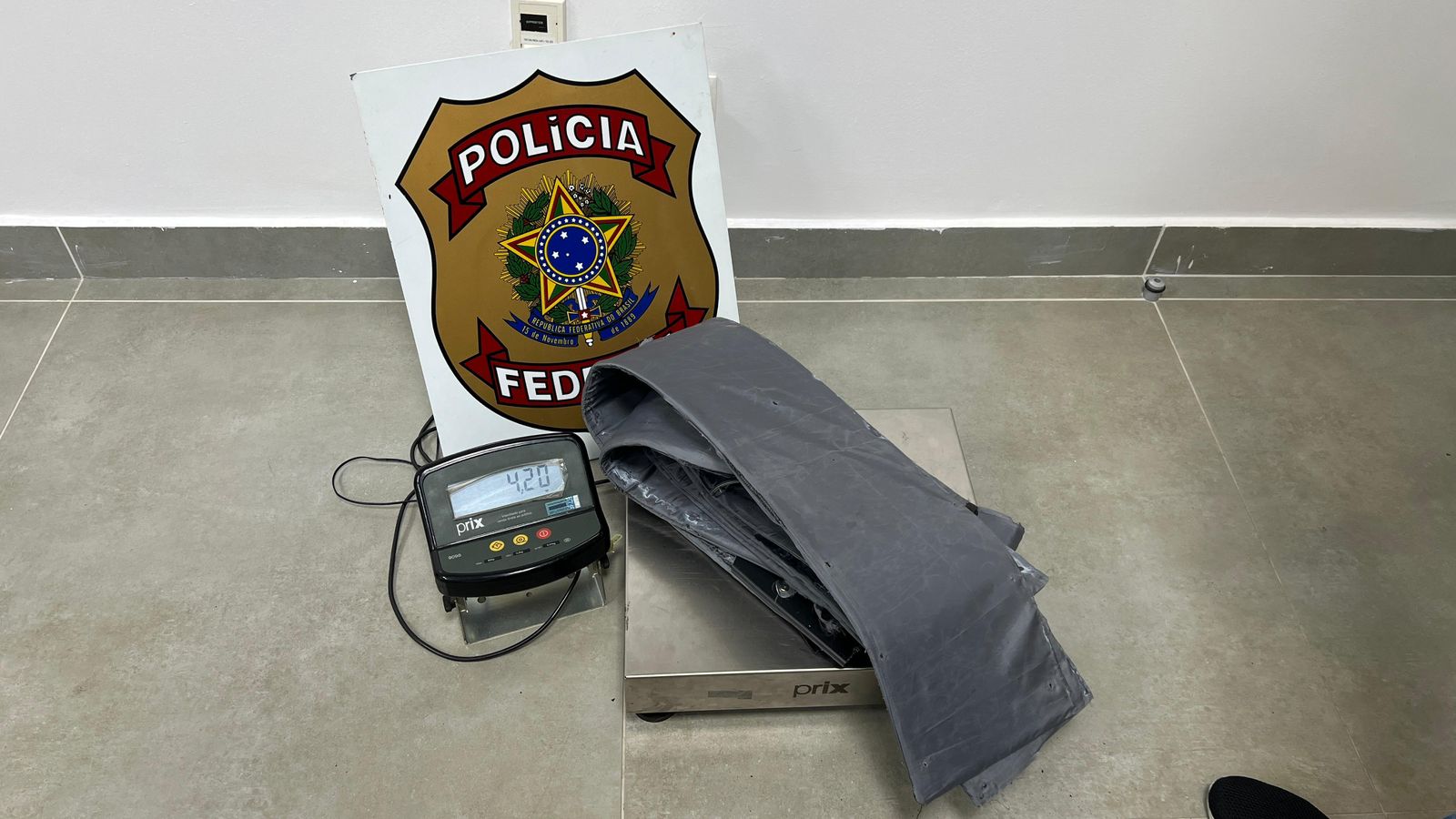 Brasileiro e boliviana são presos tentando embarcar em Viracopos com drogas