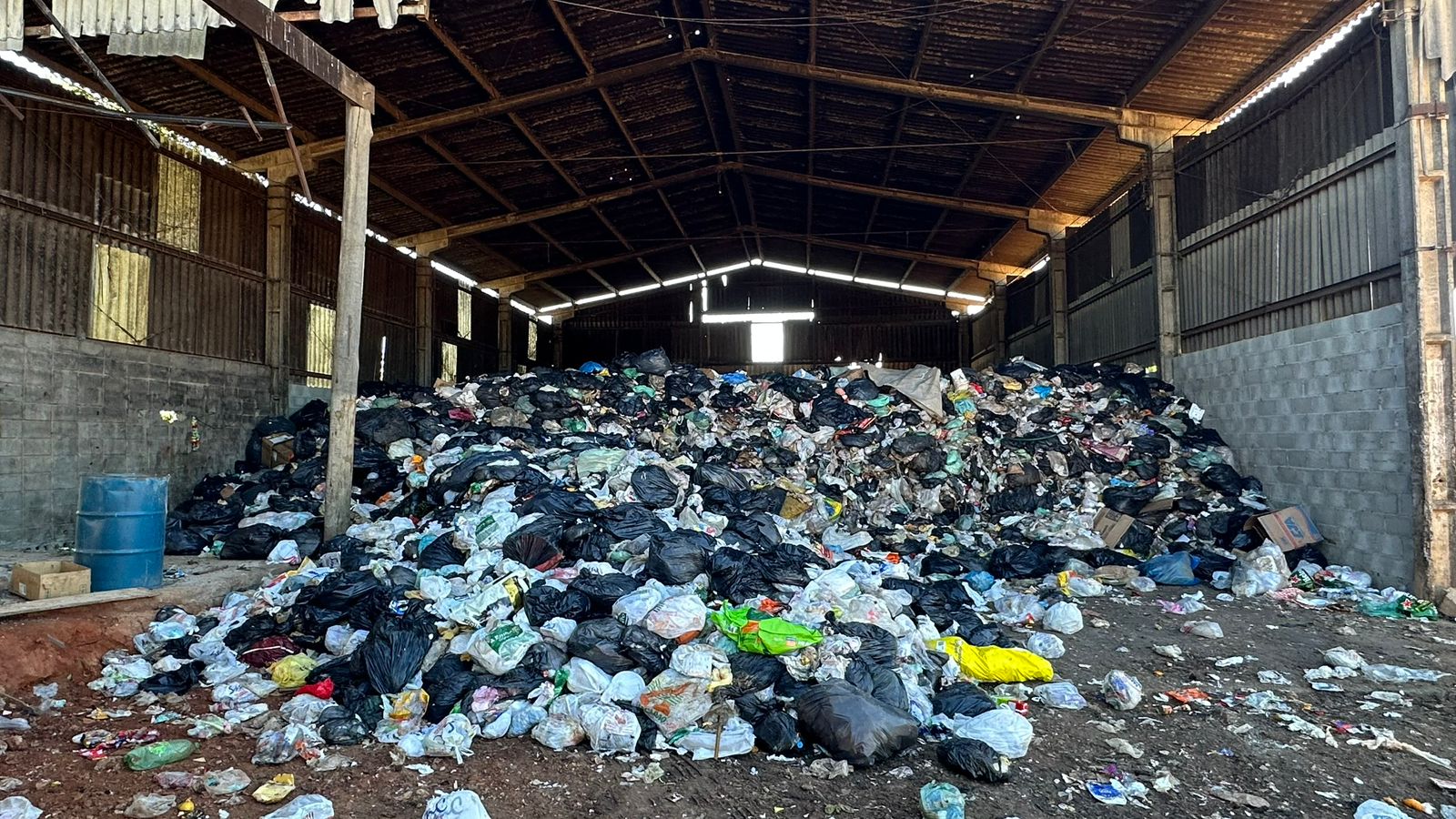 Moradores de Mogi Mirim denunciam falta de coleta de lixo