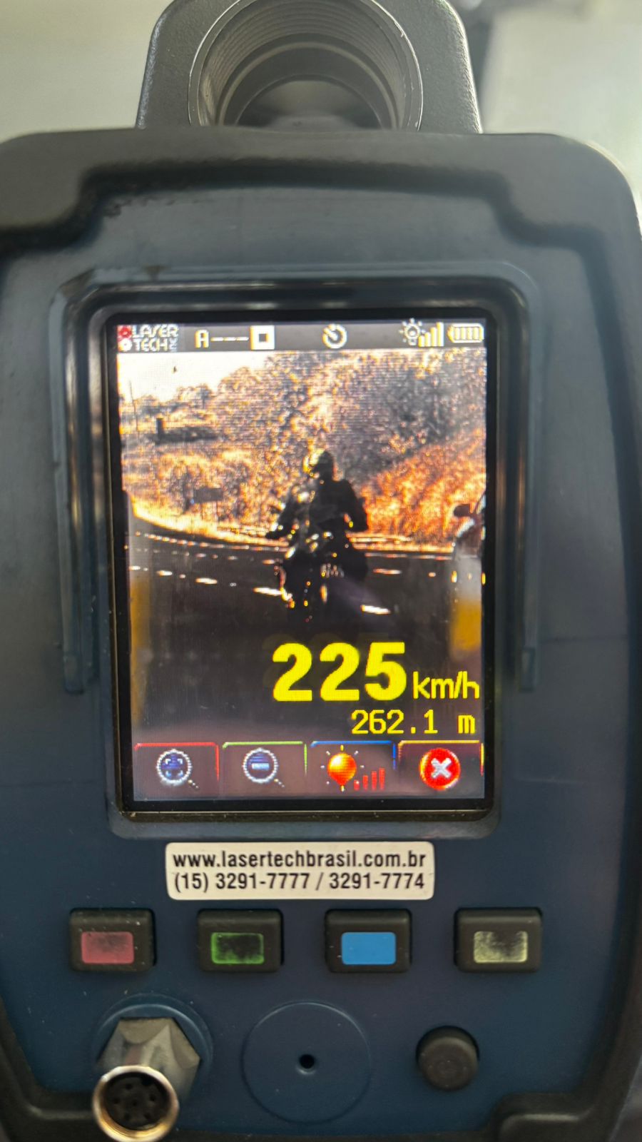 Moto é flagrada a 225 km/h na Rodovia dos Bandeirantes, em Sumaré