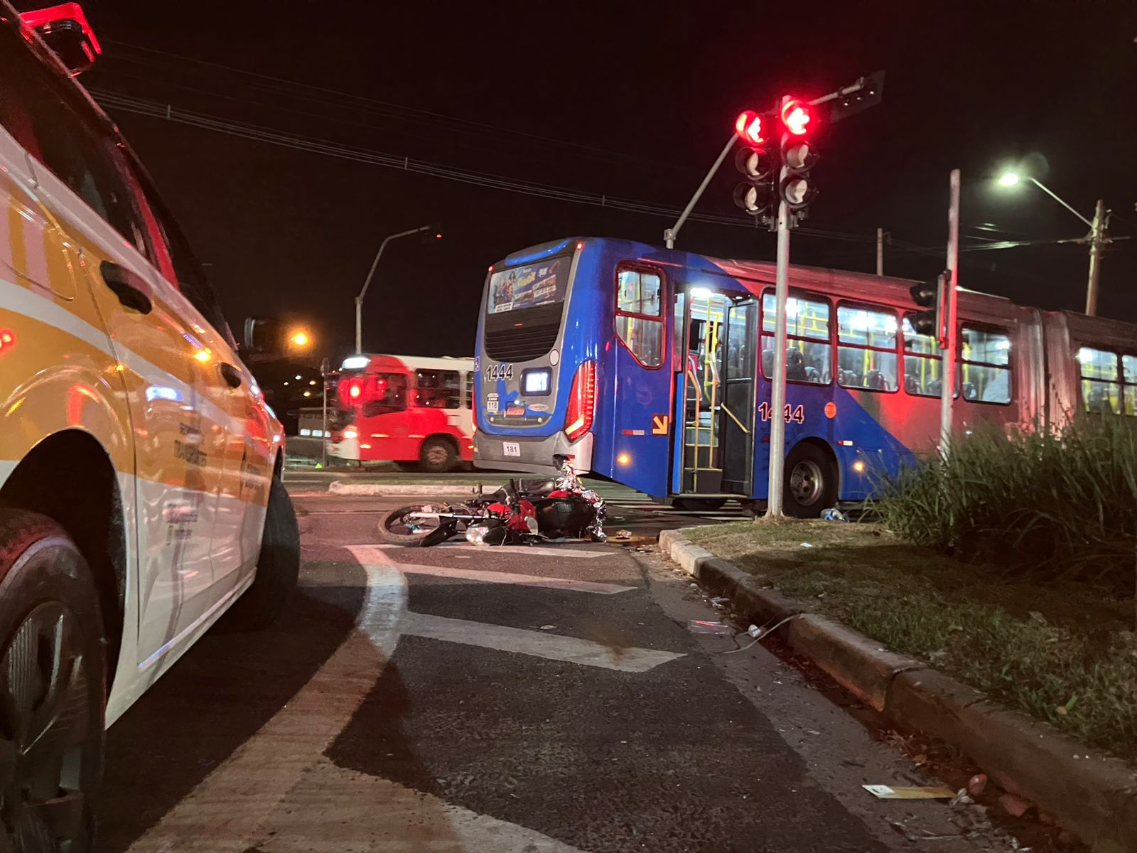 Motociclista atinge ônibus do BRT na Ruy Rodrigues e garupa morre