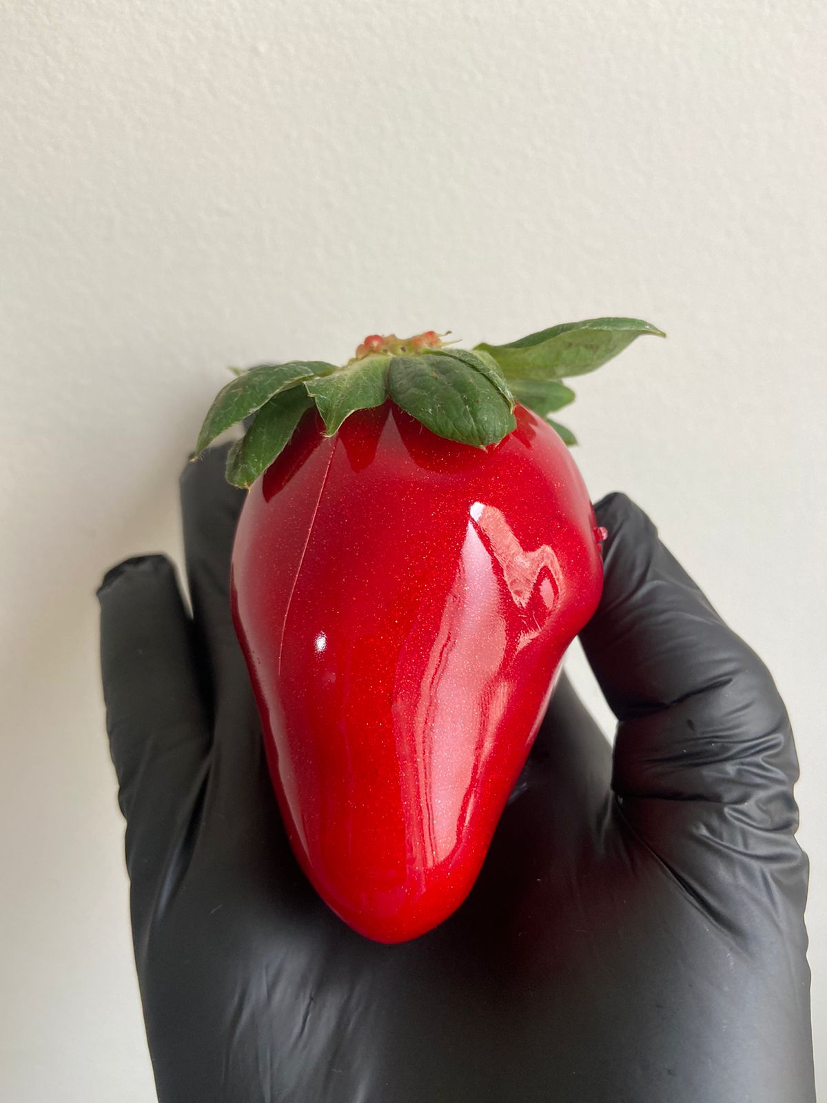 Morango do Amor vira “febre” dos doces e faz preço da fruta disparar