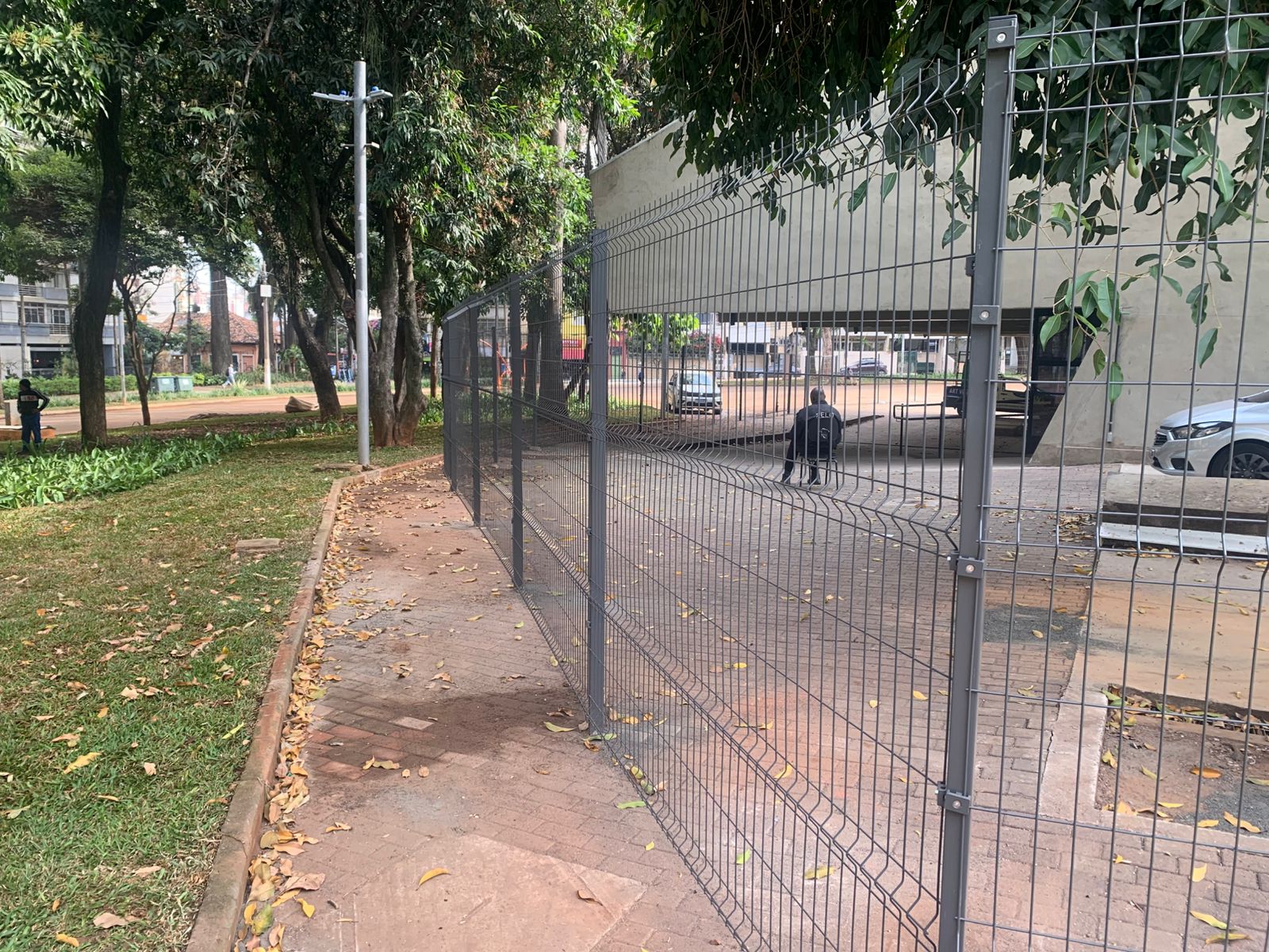 Justiça determina que Condephaat fale sobre grades no entorno do Centro de Convivência