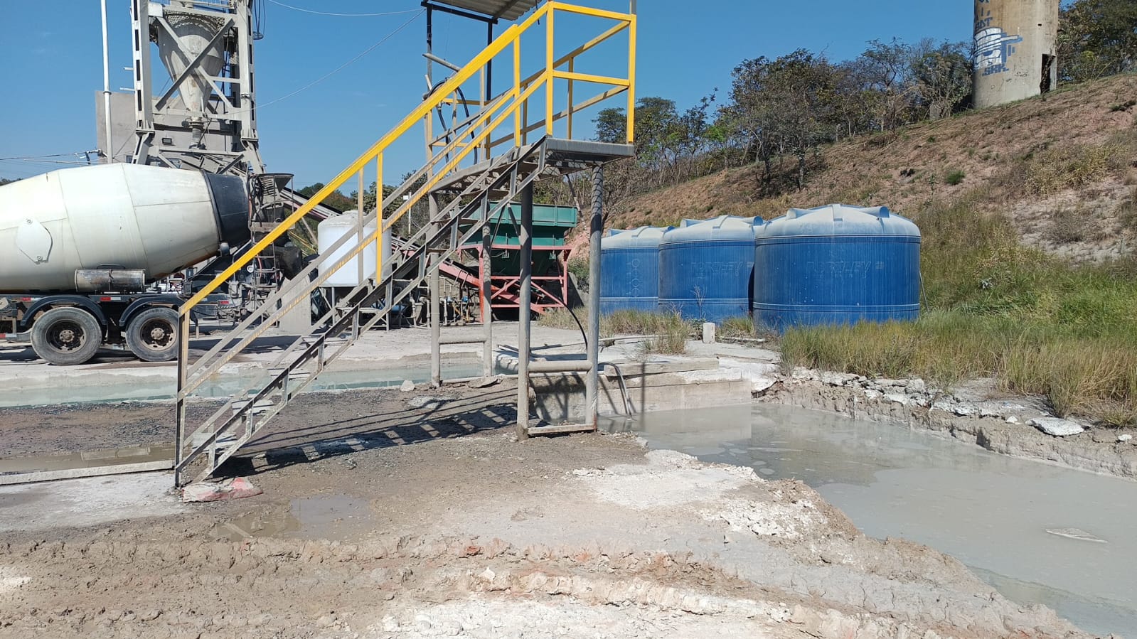 Polícia encontra usina irregular de concreto em Campinas