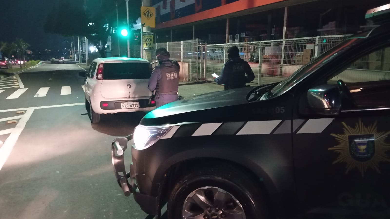 GM prende três que furtavam notebooks de carros estacionados no Taquaral