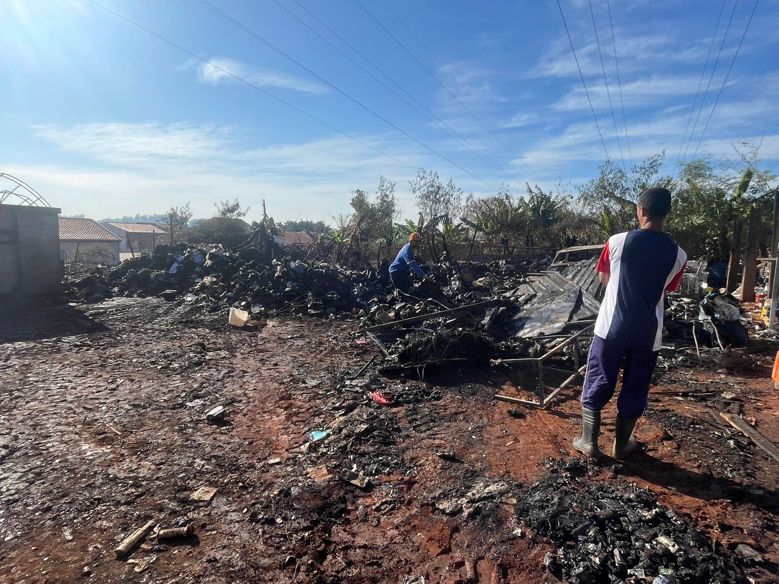 Empresa de reciclagem atingida por incêndio na Vila Réggio tem prejuízo de R$ 100 mil