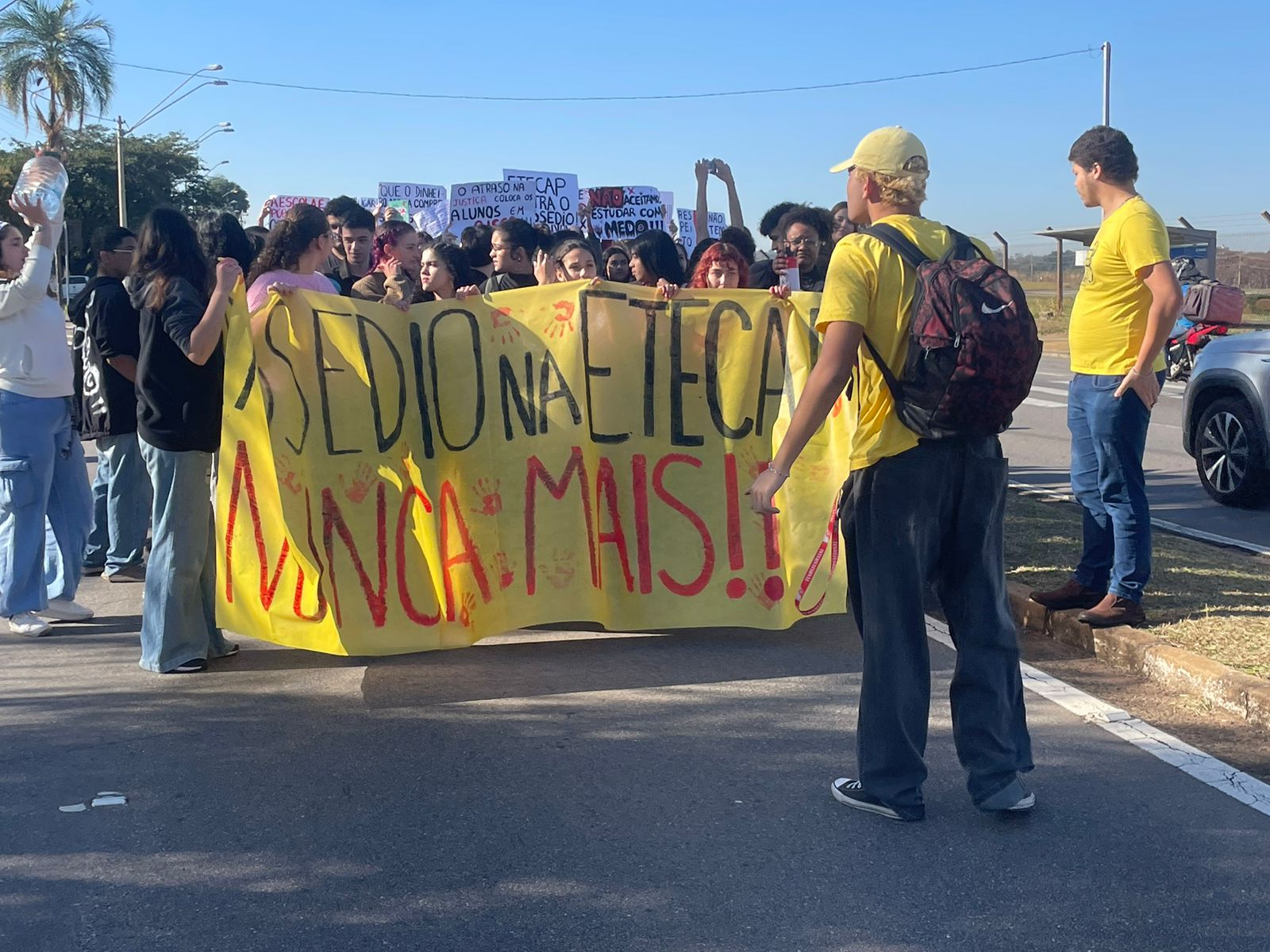 Estudantes da Etecap protestam por afastamento de professor por suposto assédio sexual