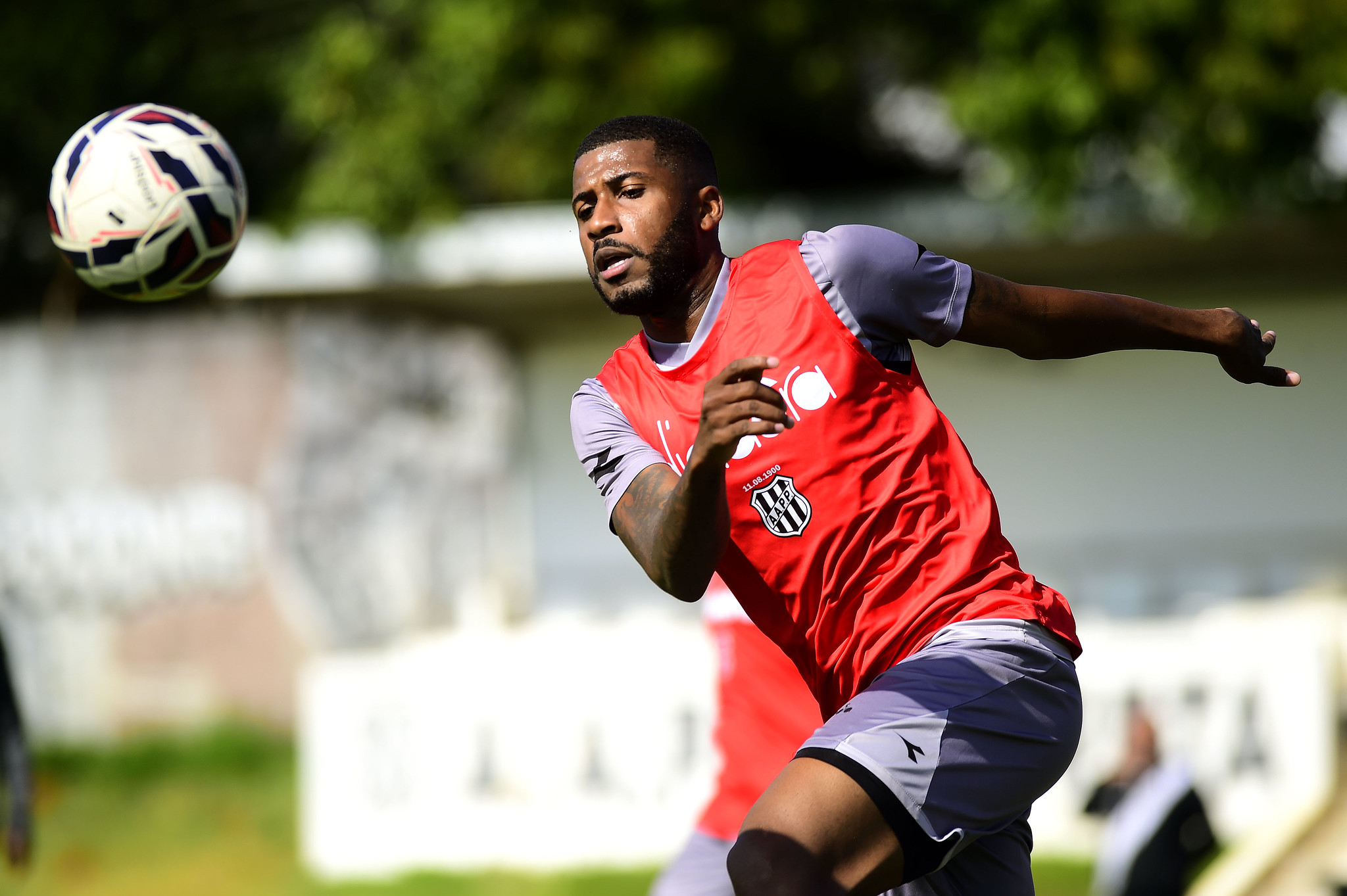 Ponte Preta oficializa a saída de mais três jogadores