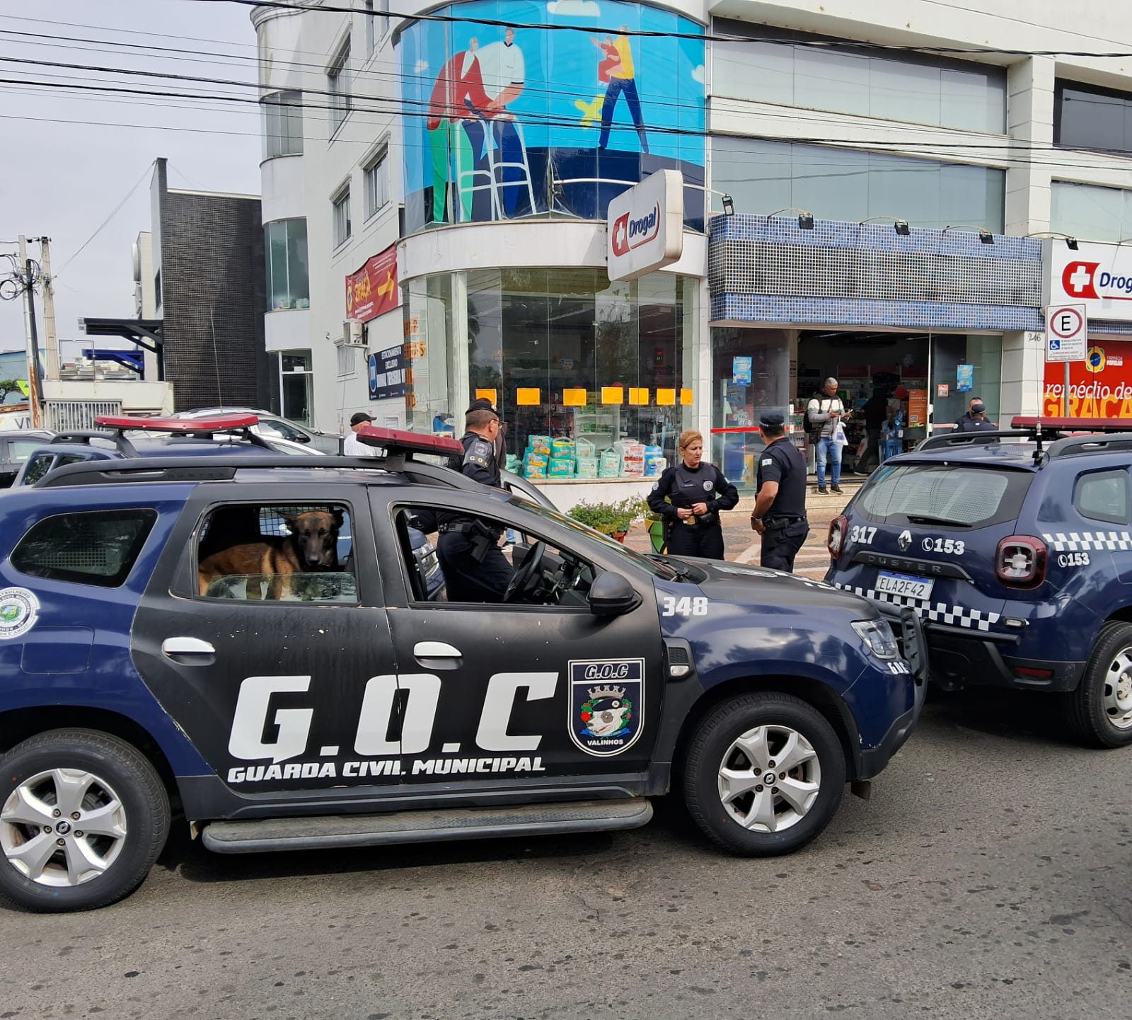 Mulher causa confusão em padaria, ameaça funcionários de comércios e é detida pela GCM de Valinhos