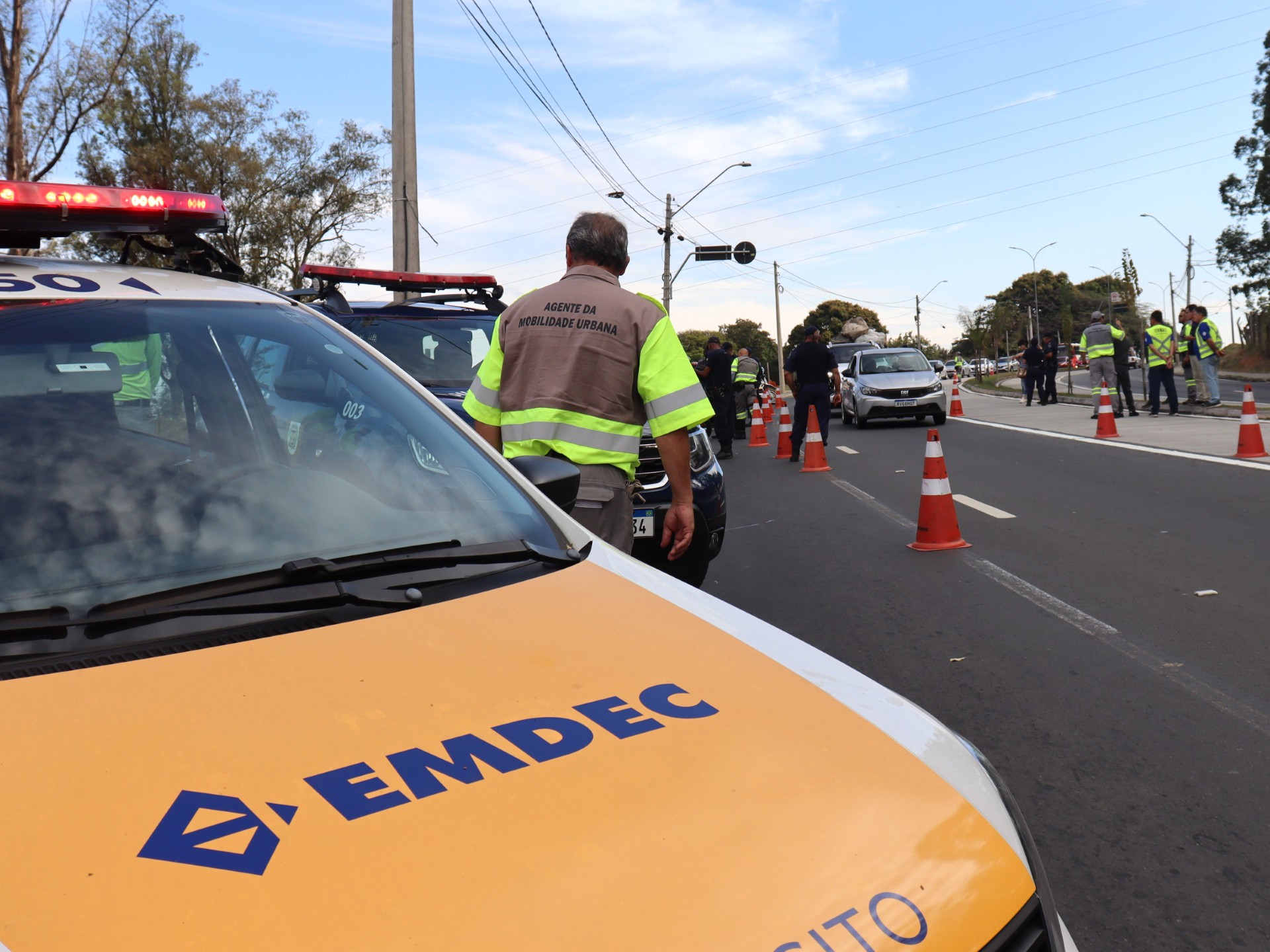 Veículo com mais de R$ 78 mil em multas é apreendido pela Emdec