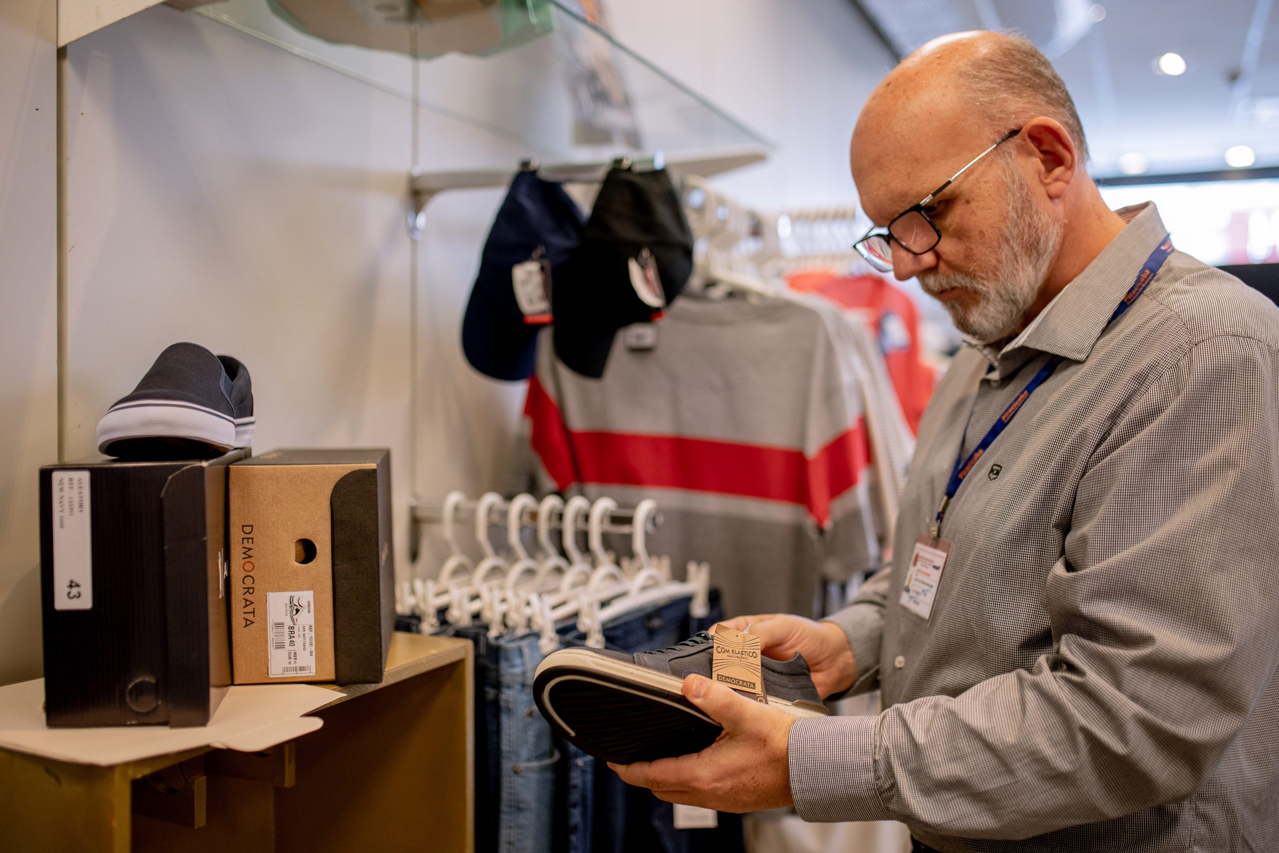 Procon de Piracicaba autua três comércios durante operação de fiscalização para o Dia dos Pais