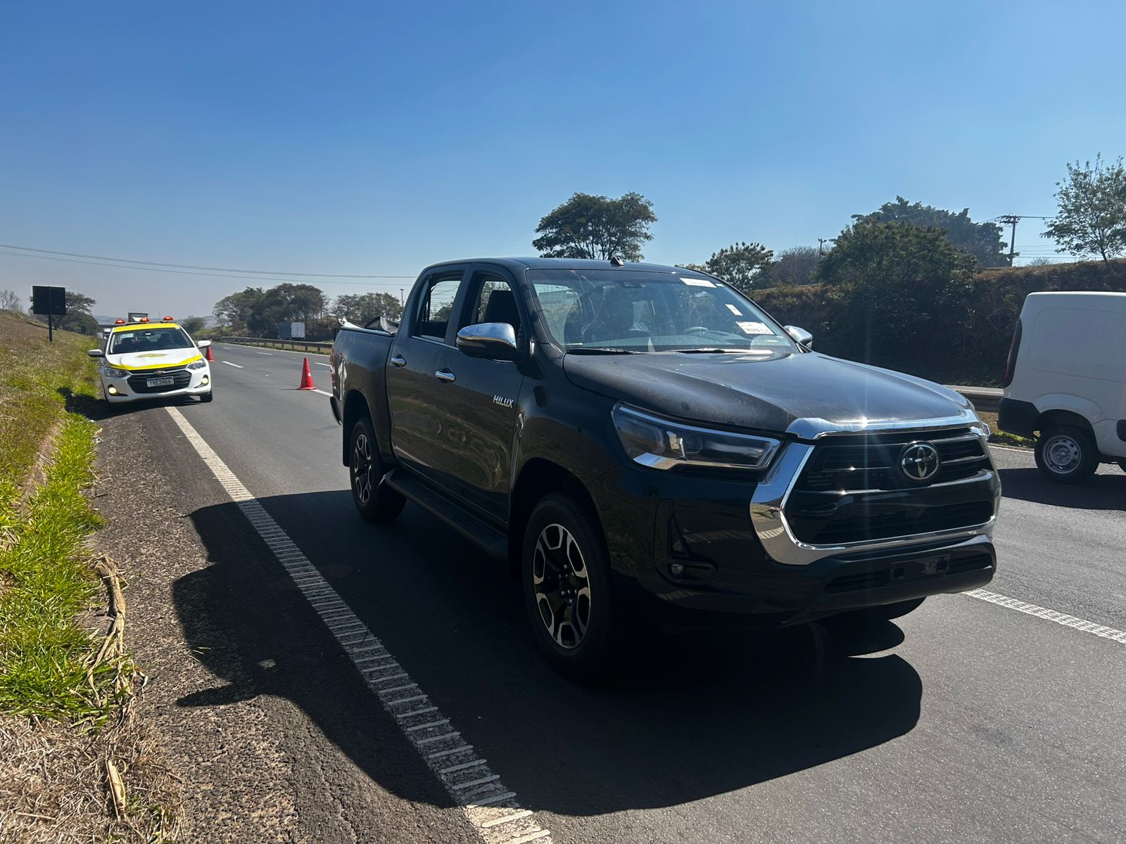 Bandidos roubam caminhonete em concessionária de Piracicaba mas acabam presos na Rod. dos Bandeirantes 