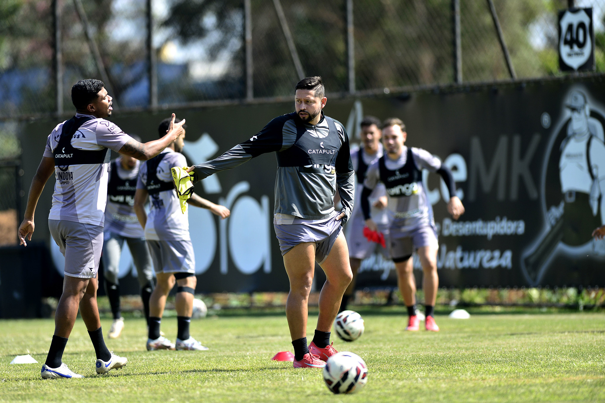 Elvis exalta elenco da Ponte Preta e afirma: “Ainda não conquistamos nada”