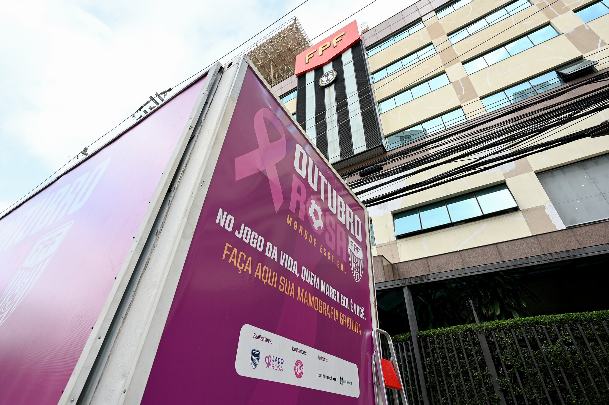 Brinco de Ouro e Moisés Lucarelli recebem 10ª edição do Outubro Rosa da Federação Paulista de Futebol