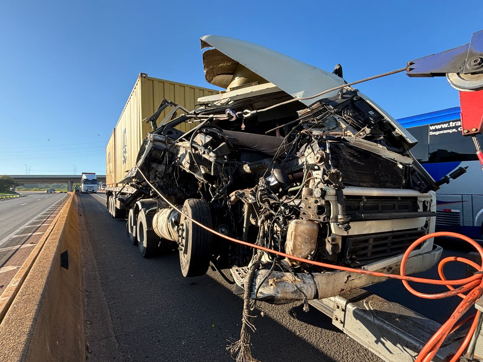 Motorista tem ferimentos leves após acidente no Anel Viário em Campinas 