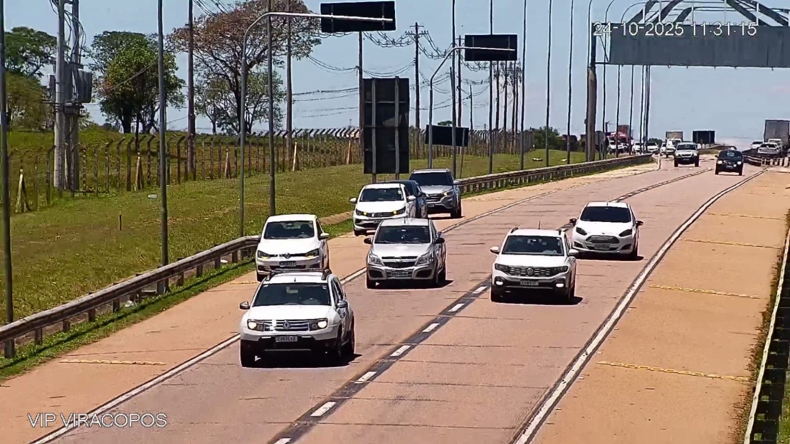 Avenida José Amgarten, entrada do Aeroporto Internacional de Viracopos.
