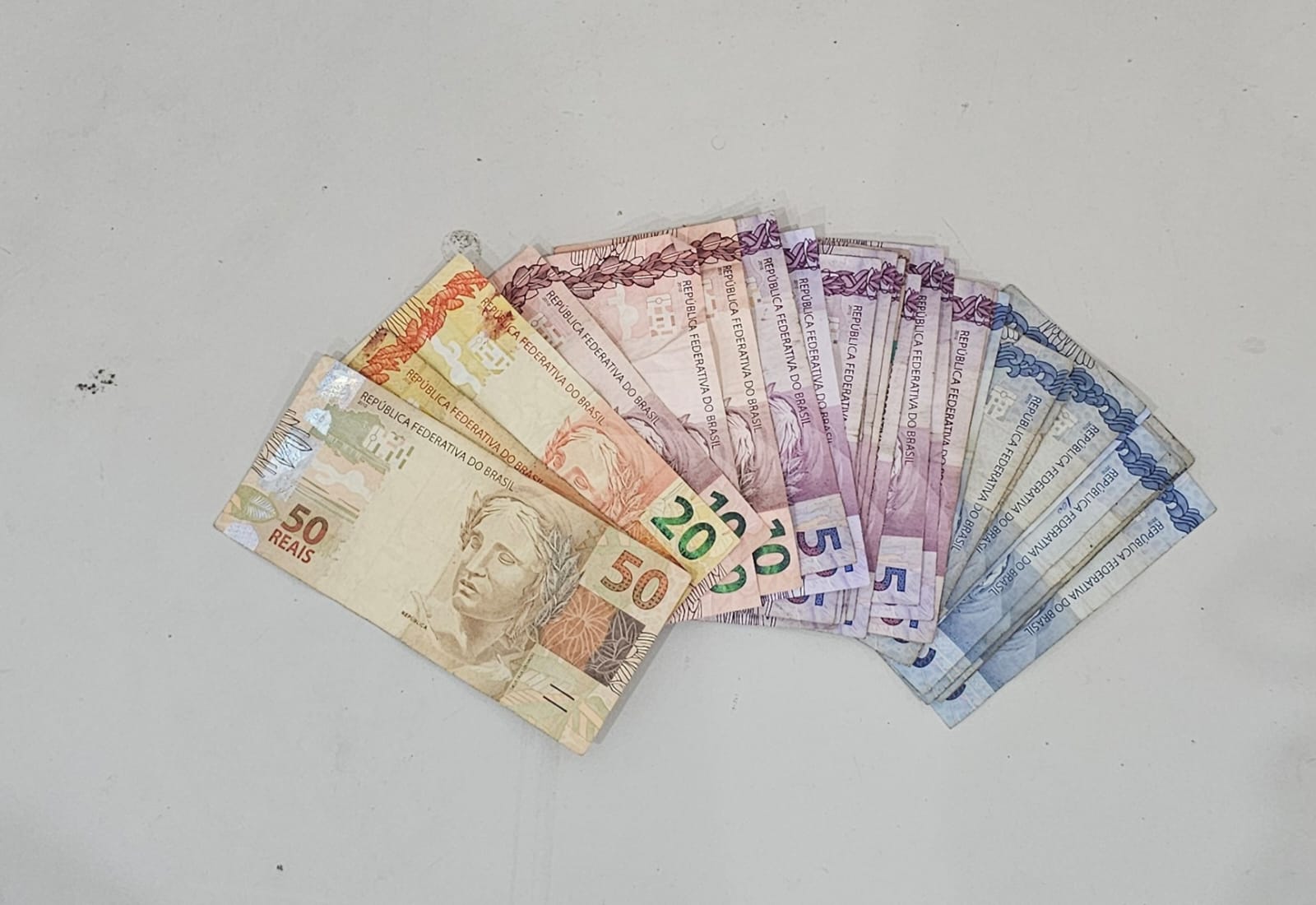 PM prende dupla durante roubo a farmácia em Campinas 