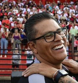 Técnico Elio Sizenando fala em manter a tranquilidade após derrota para o Primavera