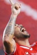 Atacante Rodolfo celebra o gol diante da Ponte Preta