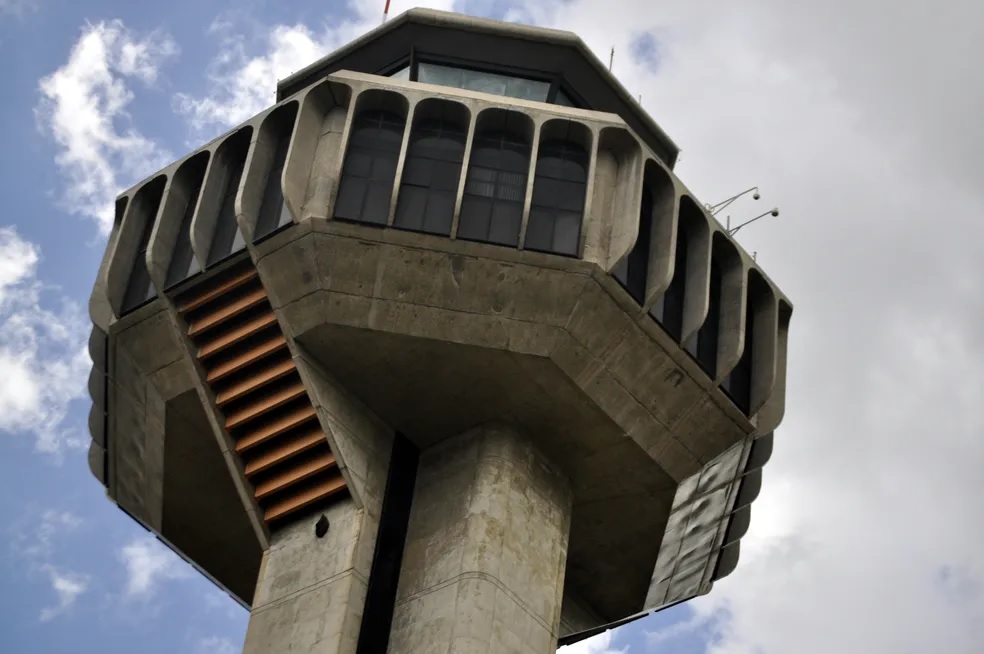 Áudios registram comunicação do piloto com torre antes de pouso de emergência em Campinas