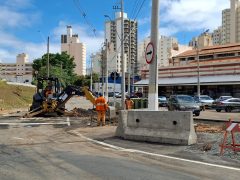 Parte do Terminal Mercado é destruída para construção do piscinão antienchente